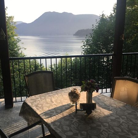 Shoreside Private Room Сечелт Екстер'єр фото