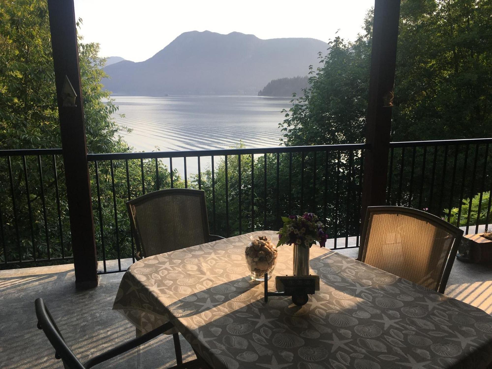 Shoreside Private Room Сечелт Екстер'єр фото